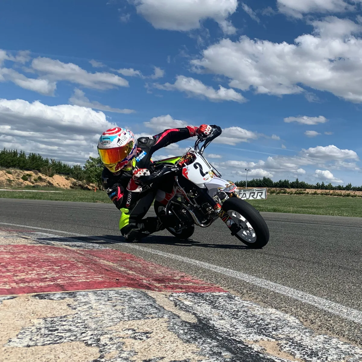 Tandas de Motos en el Circuito Kotarr